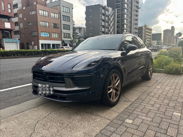 PORSCHE Macan T